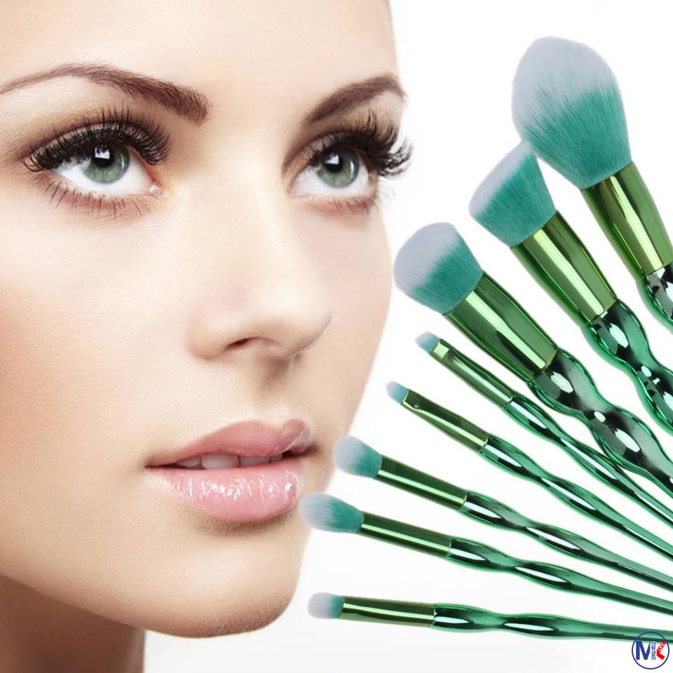 Professional make up artist (???????-????????)